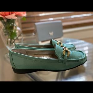 Shoes green
